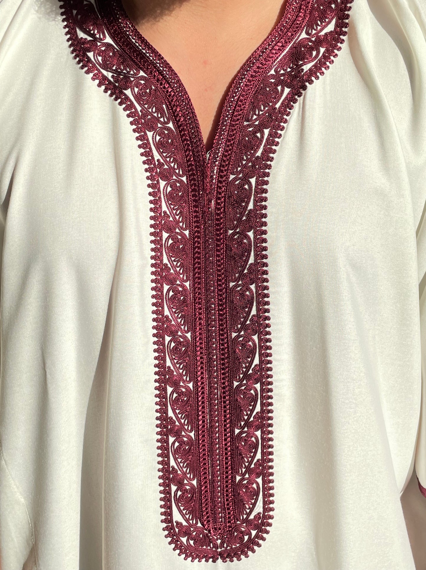 ABAYA+ WitRood